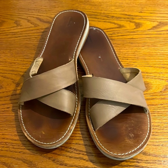 OluKai Shoes - OluKai sandals- women size 11